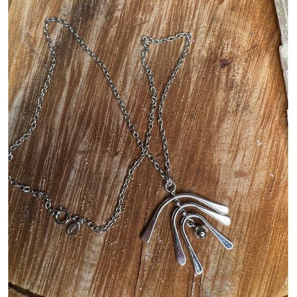 Vintage Avon Modernist Pendant Silver Tone Dangle Necklace "In A Whirl" Design - Picture 3 of 4